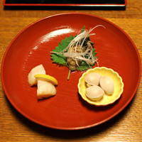 明神下 神田川 本店 - お通し　銀杏、牡蠣の胡麻油漬け、焼き帆立貝