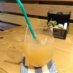 カフェ 桜コ.. - ピンクグレープフルーツブレンドジュース。
            ランチとセットにできます。