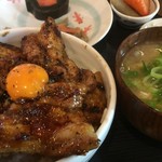 炭焼鮮家　たま鳥 - 玉子豚丼定食 750円