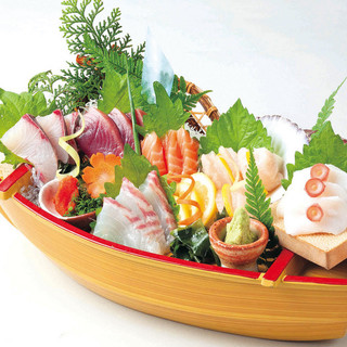 Enjoy luxurious dishes such as a hearty sashimi platter!