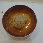 寿司栄 - 残りの漬けだれにシャリを