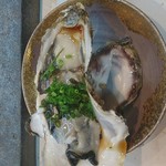 寿司栄 - 特大のカキ