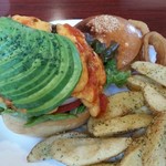 Burgers Cafe grill Fukuyoshi - チーズとケチャップの合体ソース？が大量にかかっている