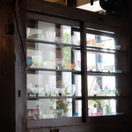 仁亭 - 色とりどりのグラス