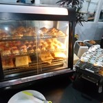 Swastika Bungalow - パンの種類は多い。