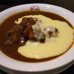 欧風カレー ボンディ - 神田カレーGP初代優勝の逸品！欧風チキンカレー。チーズトッピングをプラスしました。