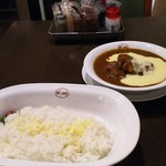 欧風カレー ボンディ - ライスは控え目に200g(標準300g)にしました。