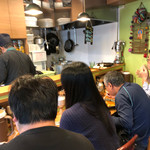 バキン - とにかく狭い店内