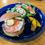 「ハンバーガープレート」（1,600円+税）。