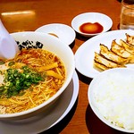 Agaiyan Sei Ommoru Tsuyama Ten - 餃子定食880円 甘辛汁100円