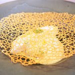 L'Octave Hayato KOBAYASHI - ランチコース 5598円 の千葉県スズキ、ヤングコーン、ハマグリ、ハマグリのジュのお煎餅