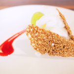 L'Octave Hayato KOBAYASHI - ランチコース 5598円 の温かいチョコレート、塩アイスクリーム、シャインマスカット、フランボワーズ