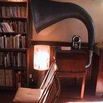 亀の井別荘 - 談話室の蓄音機