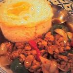 イム アロイ - スパイシーチキンと玉子のせ御飯