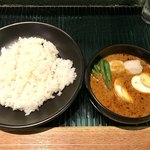 スペシャルカレー770円+今日の野菜130円トッピング900円