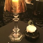 ガストロノミー ジョエル・ロブション - ガラスのオブジェと素敵なテーブルスタンドにうっとり(*´∇｀*)