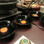 料亭 金鍋 - 卵を溶いて待ちましょう
