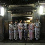 料亭 金鍋 - 送ってくれた仲居さん、女将が離れて撮影を見守ってます