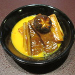 料亭 金鍋 - 出来上がった牛鍋、仲居さんが取り分けてくれて