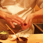 尽誠 - 握っている