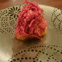 加藤牛肉店 銀座 - ◎完全手作りのコンビーフ
                  テレビ等メディアでも取り上げられている逸品
                  バケットが枕、しっかりとした肉の食感が意外