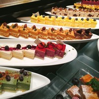 ザ・ガーデンハウス - 色とりどりのケーキ