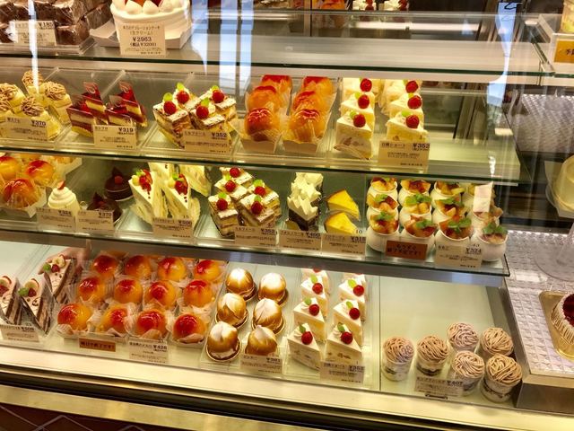 新潟新潟 花の新潟に咲く勇姿 素晴らしいラ パティスリープレジールのケーキの夢と希望と明日と正義を讃える 日本全国のデカ盛り自慢 味自慢 By ウサギのミミー ラ パティスリープレジール 巻 ケーキ 食べログ