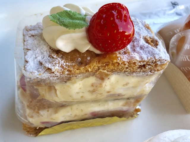 新潟新潟 花の新潟に咲く勇姿 素晴らしいラ パティスリープレジールのケーキの夢と希望と明日と正義を讃える 日本全国のデカ盛り自慢 味自慢 By ウサギのミミー ラ パティスリープレジール 巻 ケーキ 食べログ