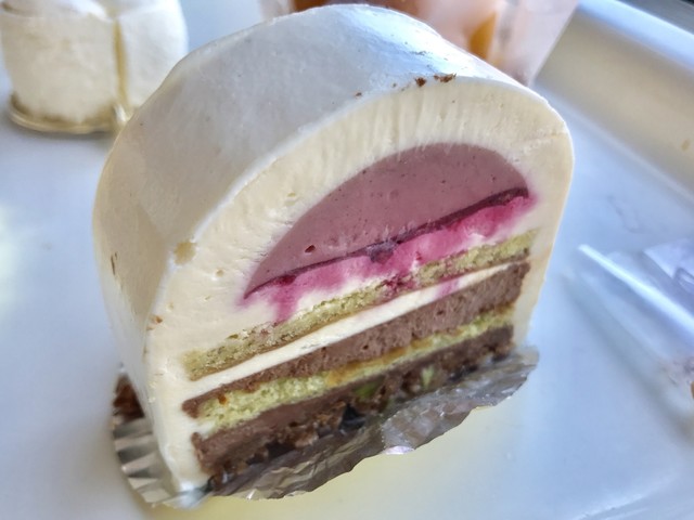 新潟新潟 花の新潟に咲く勇姿 素晴らしいラ パティスリープレジールのケーキの夢と希望と明日と正義を讃える 日本全国のデカ盛り自慢 味自慢 By ウサギのミミー ラ パティスリープレジール 巻 ケーキ 食べログ