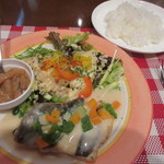 ビストロ アオキ - マトウダイの白ワインクリームソースと、チキンのレモンソース