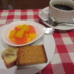 ビストロ アオキ - デザート盛り合わせとコーヒー