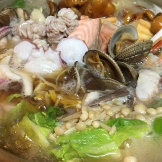 大好評の魚介たっぷり豪華湯豆腐！刺身付きコース6000円～