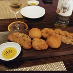 健菜樂食 Zen - 全粒粉１００％自家製パン盛り合わせ