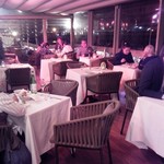 Ristorante La Cusina - 紫がかっているのは暖房の色