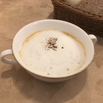 ダン ル シエル - カボチャのポタージュ。泡が本格派を思わせます。