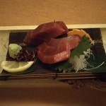 まごころ料理とお酒 あじみ - メバチマグロのお造り