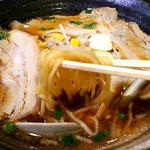 魚沼らーめん 雁舎 - 醤油炙りちゃーしゅう(米粉麺)