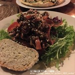 Cafe Wayan & Bakery - 牛肉のタイ風サラダ