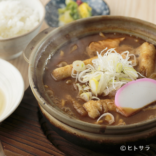 名古屋名物『味噌煮込みうどん』の定食が堪能できます