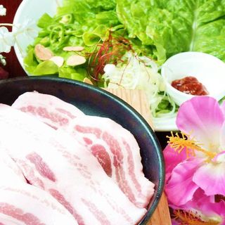 本格韓国料理 ハングルタイガー - サムギョプサル（美濃けんとん）　包み野菜添え