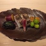 味ひろ - [前菜]
      金時、茄子のへた、梭子魚、焼き雲丹、銀杏