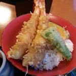 手打そば 満作 - 海老天丼アップ。