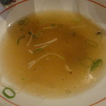 さつまラーメン - スープは鶏がら、昆布、鰹節などでしっかりと出汁が出ています。