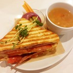 ザ バード ウォッチング カフェ - ランチセットＢ（バジルペースト/オニオン＆ベーコンスープ）1,580円　2017/10