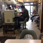 八幡屋 - カウンター席