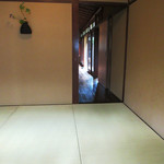 冬夏 - 玄関で靴を脱いで上がります