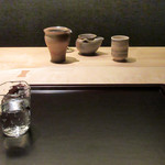 冬夏 - 水のグラスは三嶋りつ恵さん作品