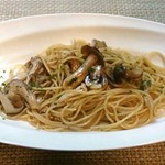 Trattoria Salice  - 茸のオイルソーススパゲッティ　￥1100