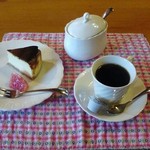 ブラン・ルージュ - 濃厚チーズケーキ(デザートセット)[\700]