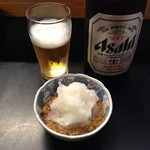 平亀 - お通しのなめ茸おろしとビール